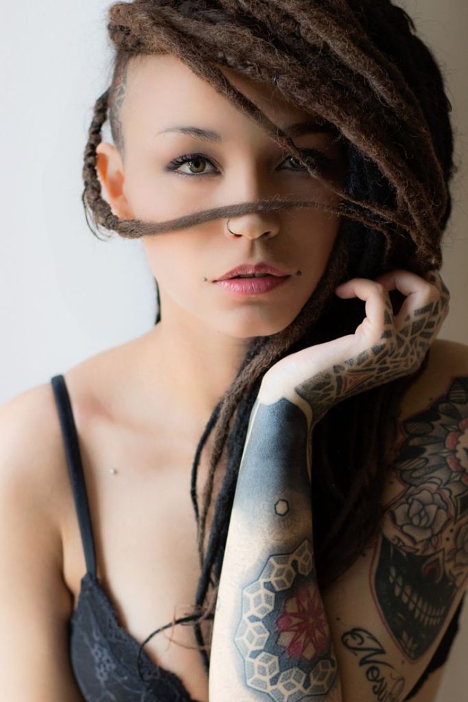 woman-girl-rasta-longhairs-green-eyes-tattoo-black-dreadlocks-bra